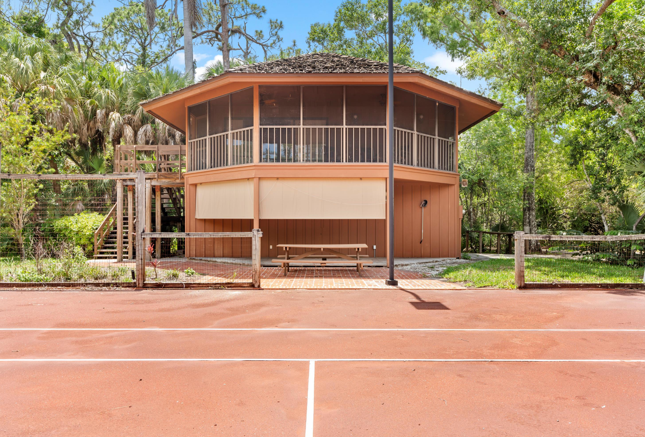 Gail Boulevard Tennis House